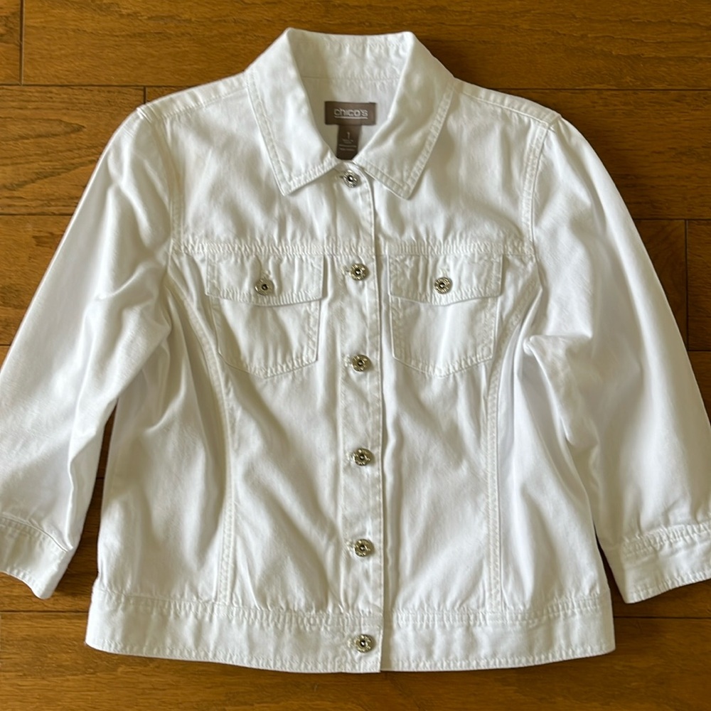 Chico’s white 3/4 sleeve lightweight 100% cotton denim jacket. Size 1